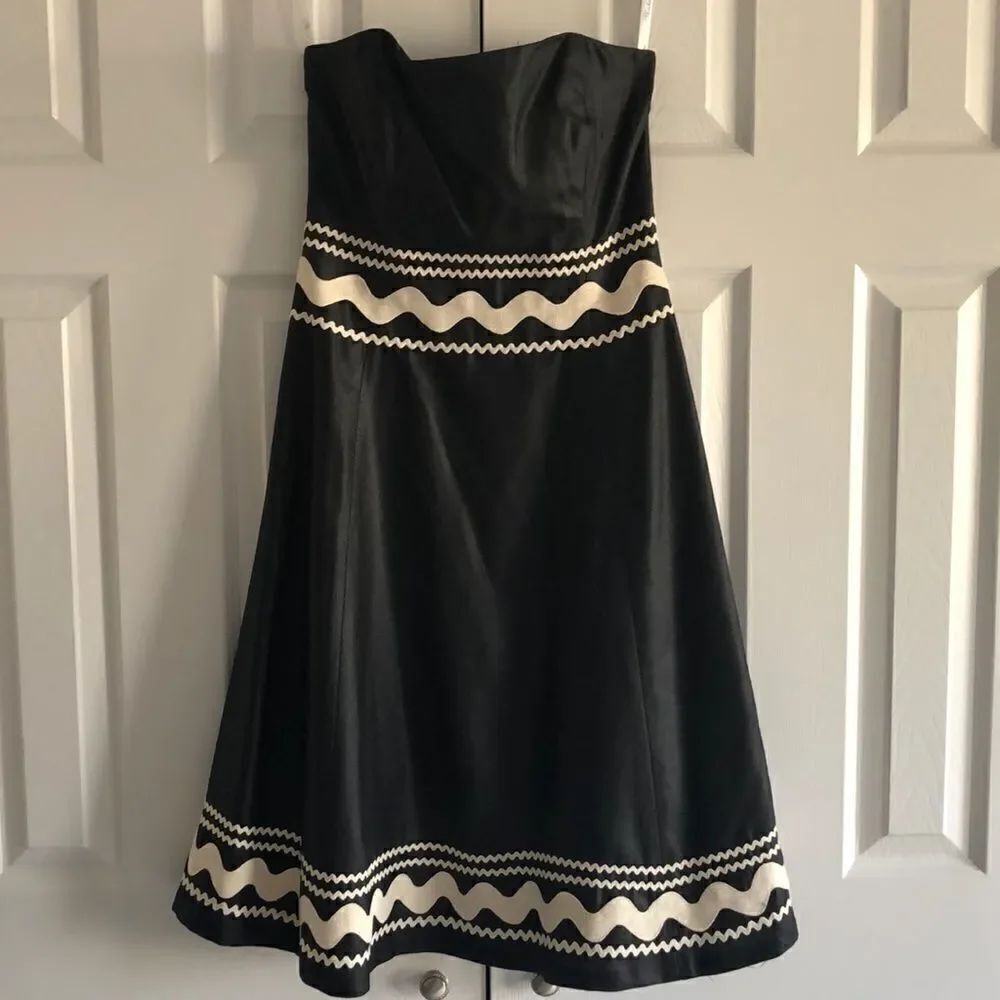 SHOSHANA Ric Rac Black Strapless Cocktail Dress Embroidery Accent Design Size 8